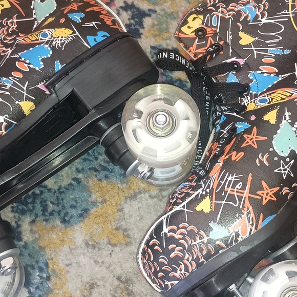 Colorful Graffiti Roller Skates US Womens 10.5 - Picture 3 of 8